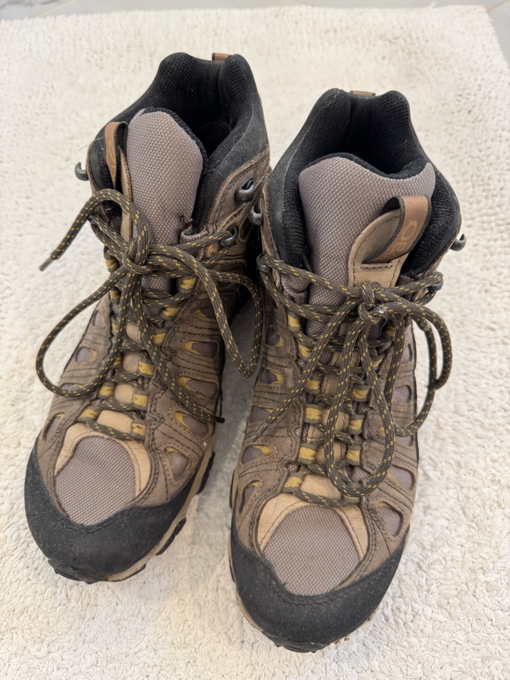 Men's Tan and Brown Hiking Boots with Padded Ankle Support. Oboz Sawtooth
